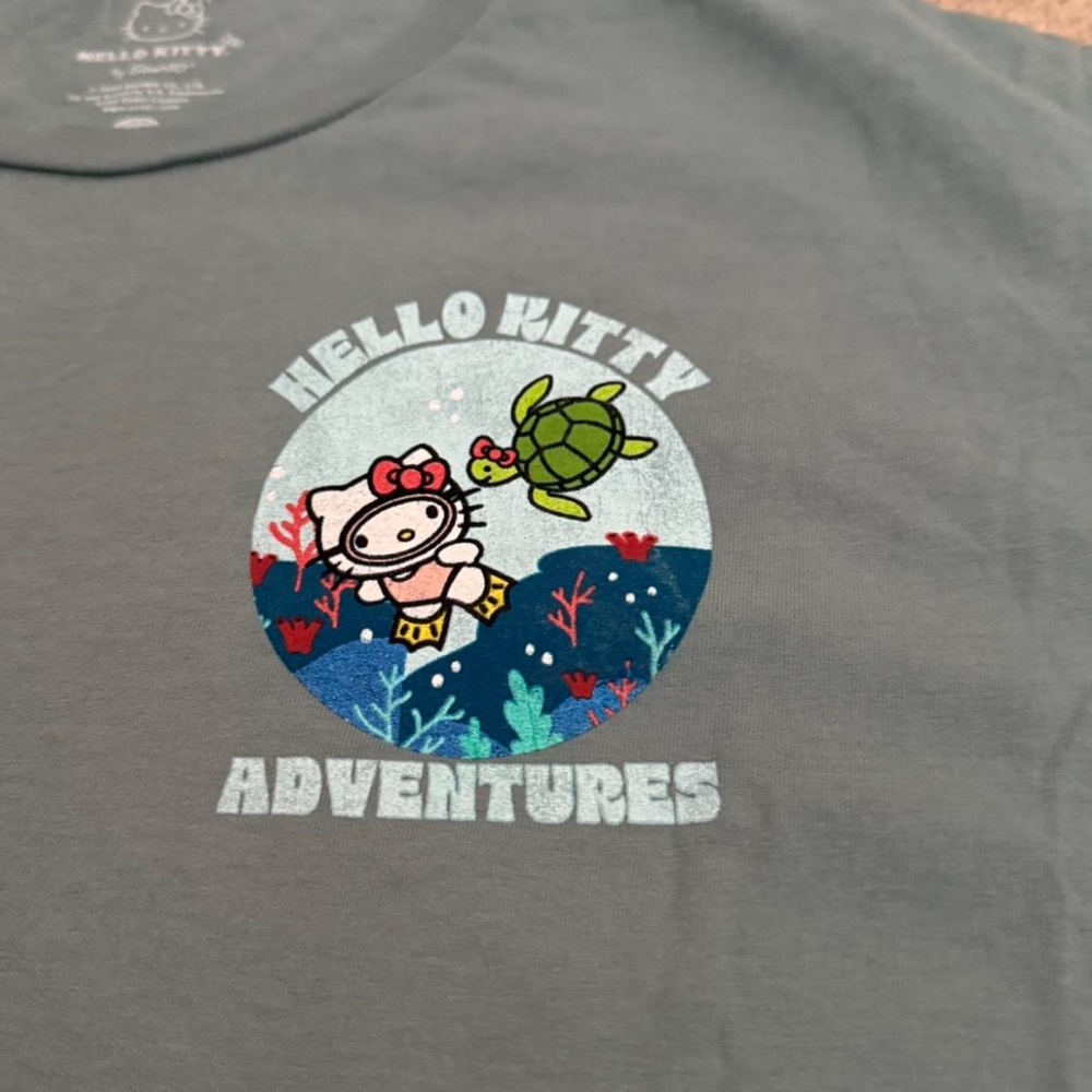Hello Kitty Shirt - Picture 2 of 3